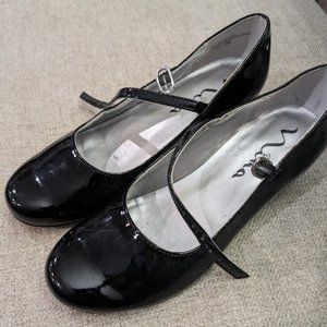 Black Shiny Nina Low Heels Size 2 Medium